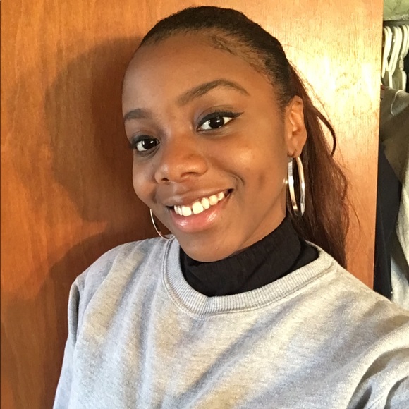 Meet your Posher, Priscilla - Picture 2 of 2